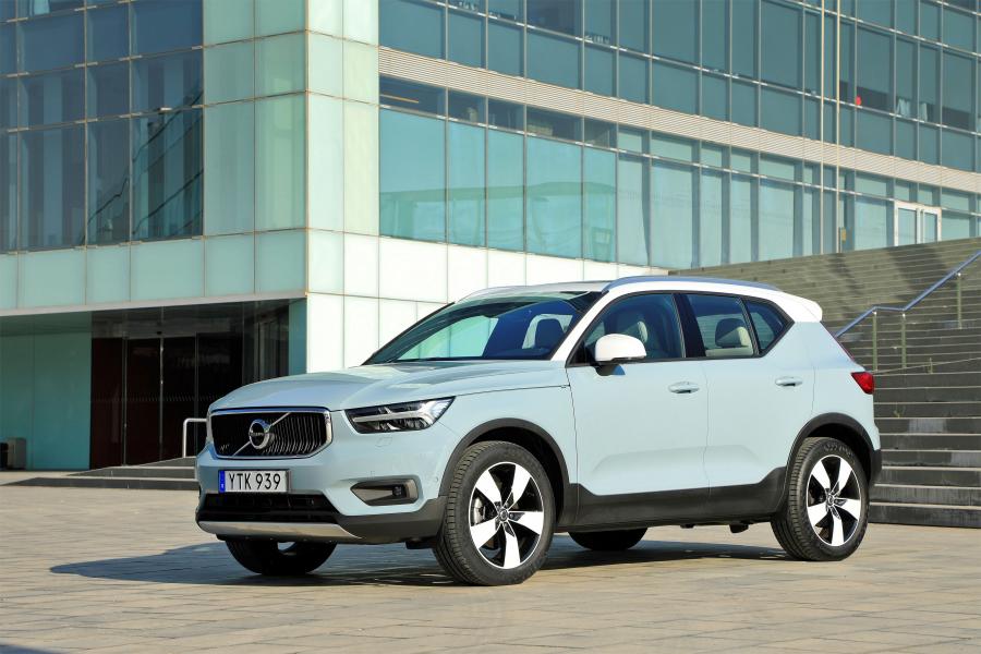  Volvo XC40 D4 Momentum 2017 года  (WW) (фото 24 из 45)